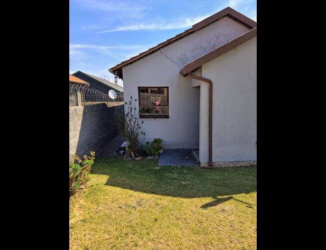 3 BEDROOM HOUSE FOR SALE IN FLEURHOF